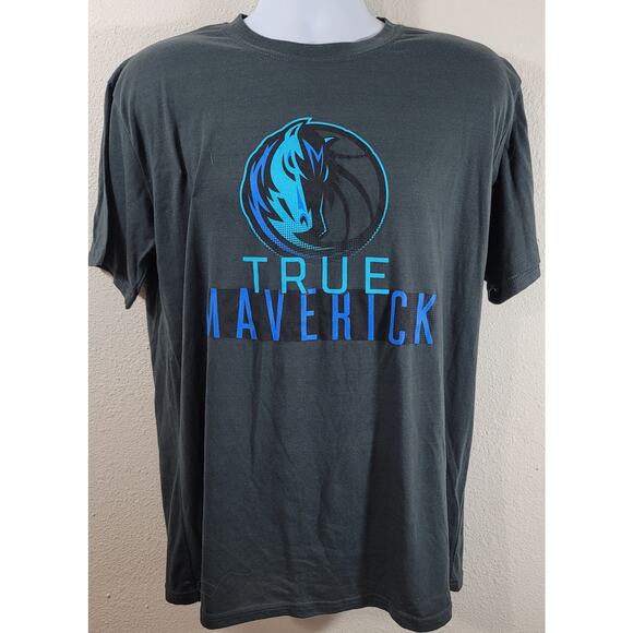 Charcoal Gray Dallas Mavericks NBA Graphic Logo True Maverick XL Lightweight - Picture 1 of 3